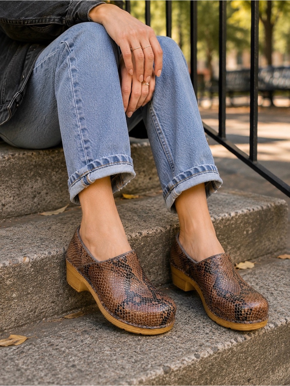 Dansko Brown Snakeskin Leather Clogs Shoes EU 39 US 8.5/9